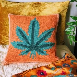 Mary Jane Hook Pillow By Jungalow® -Home Touch Sale Store 02 fdf64572 9fd0 4c8b 8806 b5566fe659c1