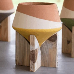 Alaia Dipped Clay Vase & Stand - Set Of 3 3 Alaia Dipped Clay Vase & Stand - Set Of 3 -Home Touch Sale Store H3969 2 PhotoRoom 65b0bbd1 0bee 4c9f 9bc2 1e9b2e10cd48