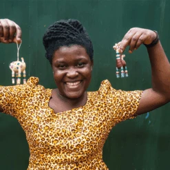 Garnet & Green Giraffe Holiday Ornament -Home Touch Sale Store OO.20132 OO.20127Artisan1 1800x1800 PhotoRoom